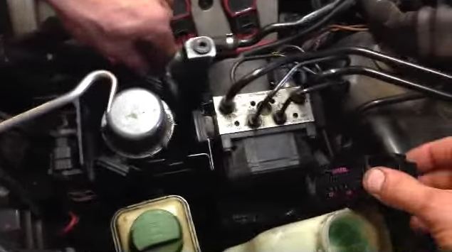 Removing ABS module on Audi