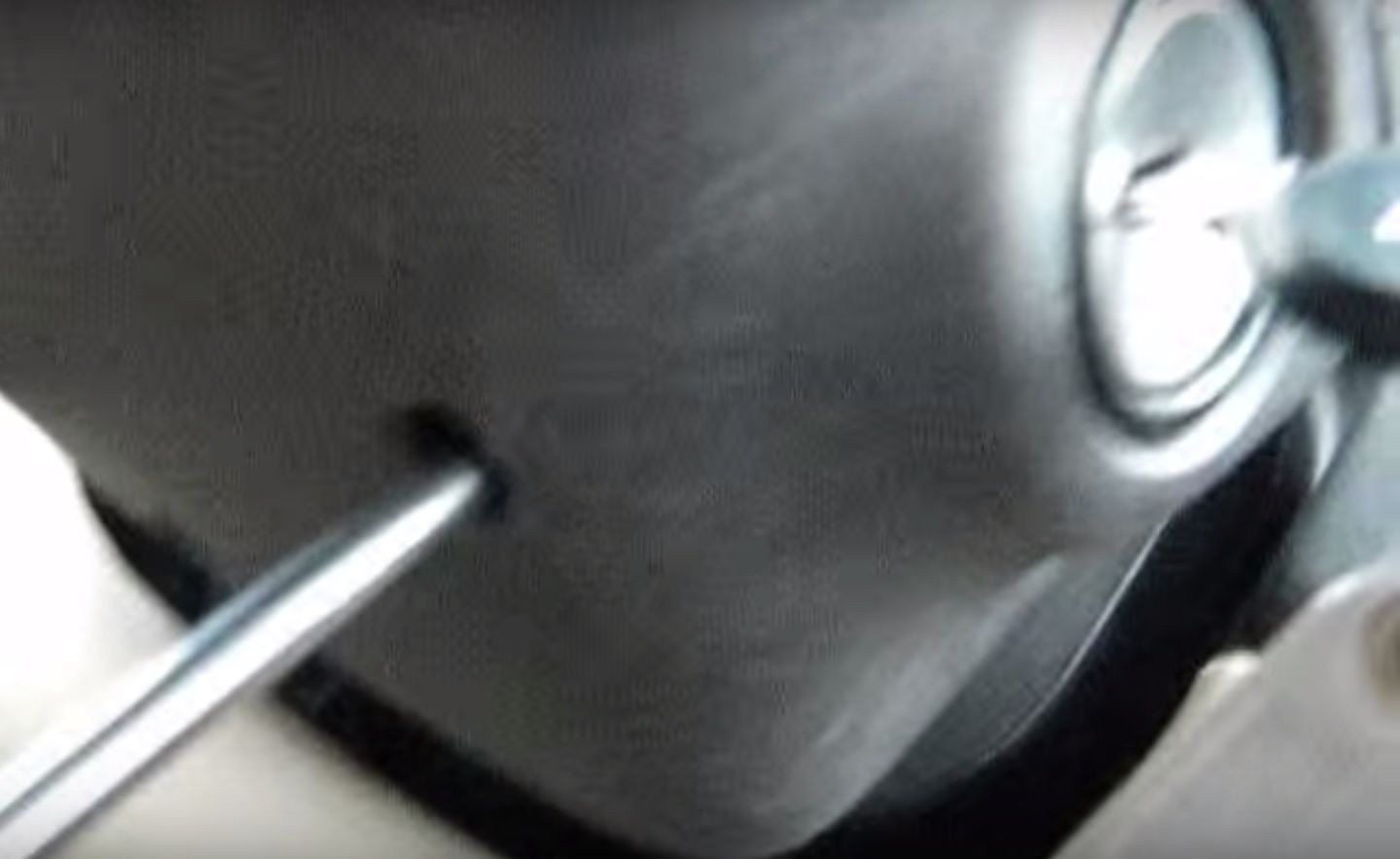 Jeep Grand Cherokee 19992004 How to Repair a Locked Ignition