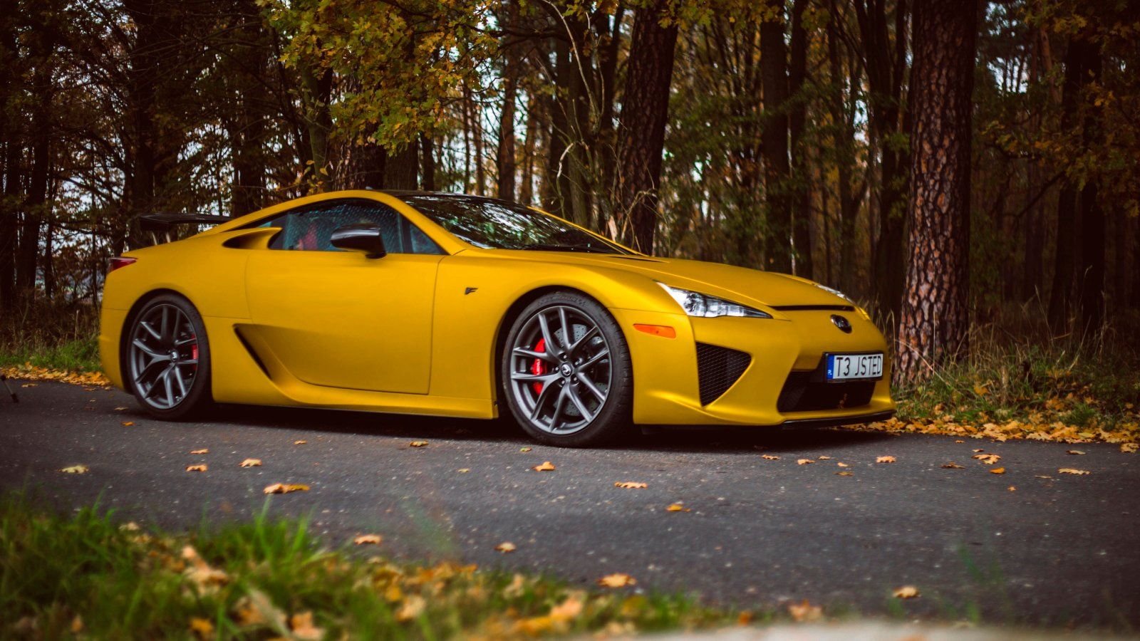 lexus lfa wallpaper yellow