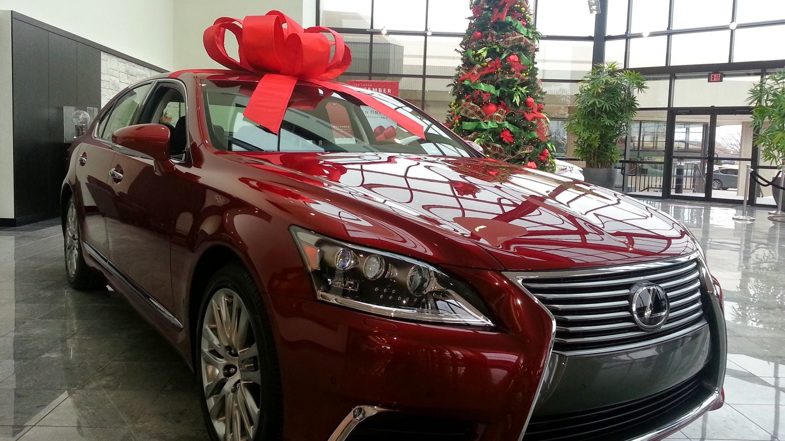 6 Lexus Images That Yell Happy Holidays! Clublexus
