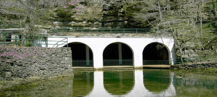Dunbar Cave entrance