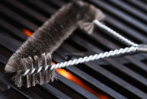 brush cleaning grill
