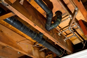 A leaky water pipe makes the area around it damp.