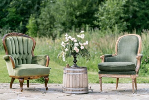 A chair with pads.