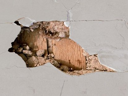 Repairing Damage To Plaster Walls Doityourself Repairing Holes In Plaster Walls Hole White Wall