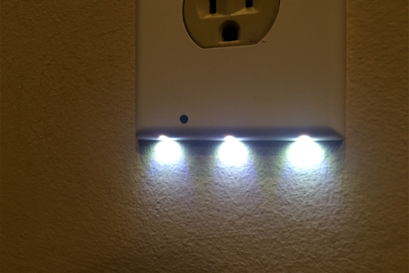 closeup SnapPower outlet LEDs on