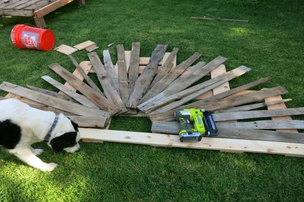Make an Indoor/Outdoor Upcycled Pallet Daybed, Justin DiPego