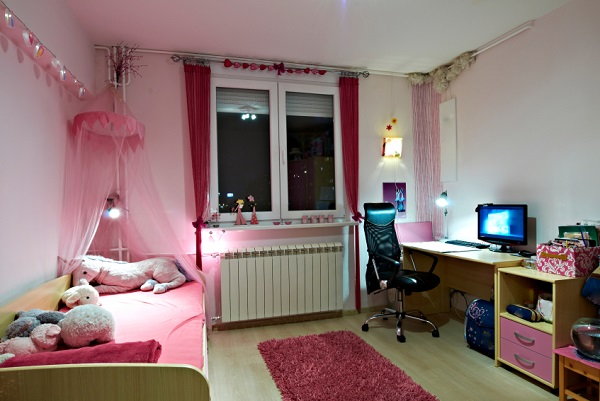 child's pink bedroom