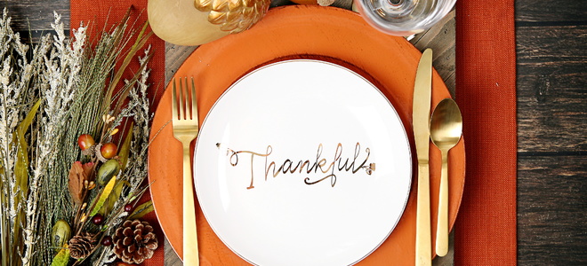 A Thanksgiving tablescape that says "thankful."
