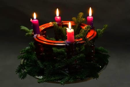 How to Make Your Own Advent Wreath | DoItYourself.com