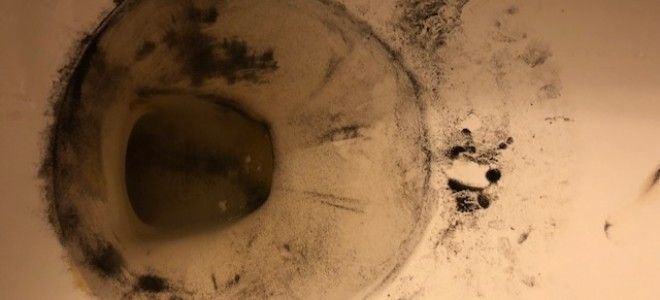 grimy toilet