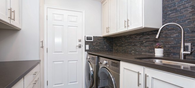 A laundry room with a washing machine.