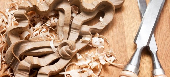chisels and scraps of wood shavings