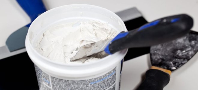 Container of sealing putty