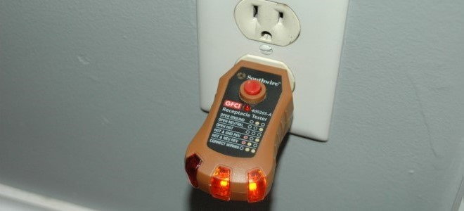 device plugged into outlet to measure power