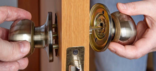 removing or installing a doorknob