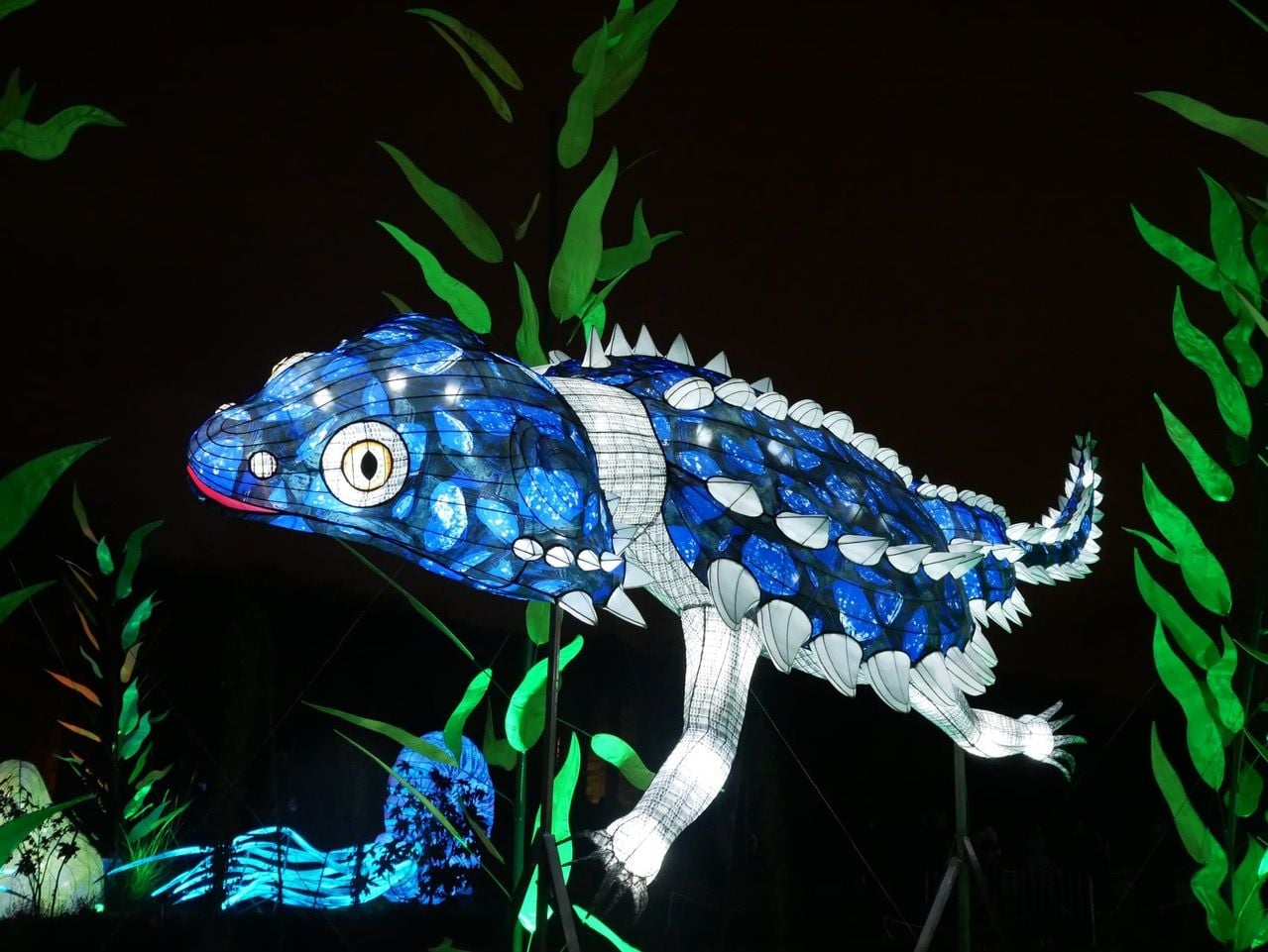 Vibrant sculptures of a prehistoric lizard featured in the Jardin des Plantes' 
