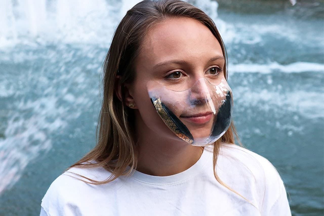 The completely transparent SEEUS95 silicone face mask.