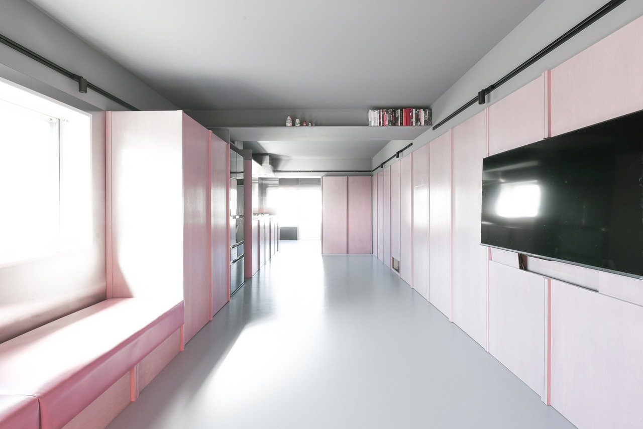 Office Sugurufukuda used gray ceilings and light pink wall panels to make Tokyo's 404 Apartment feel much wider than it actually is.