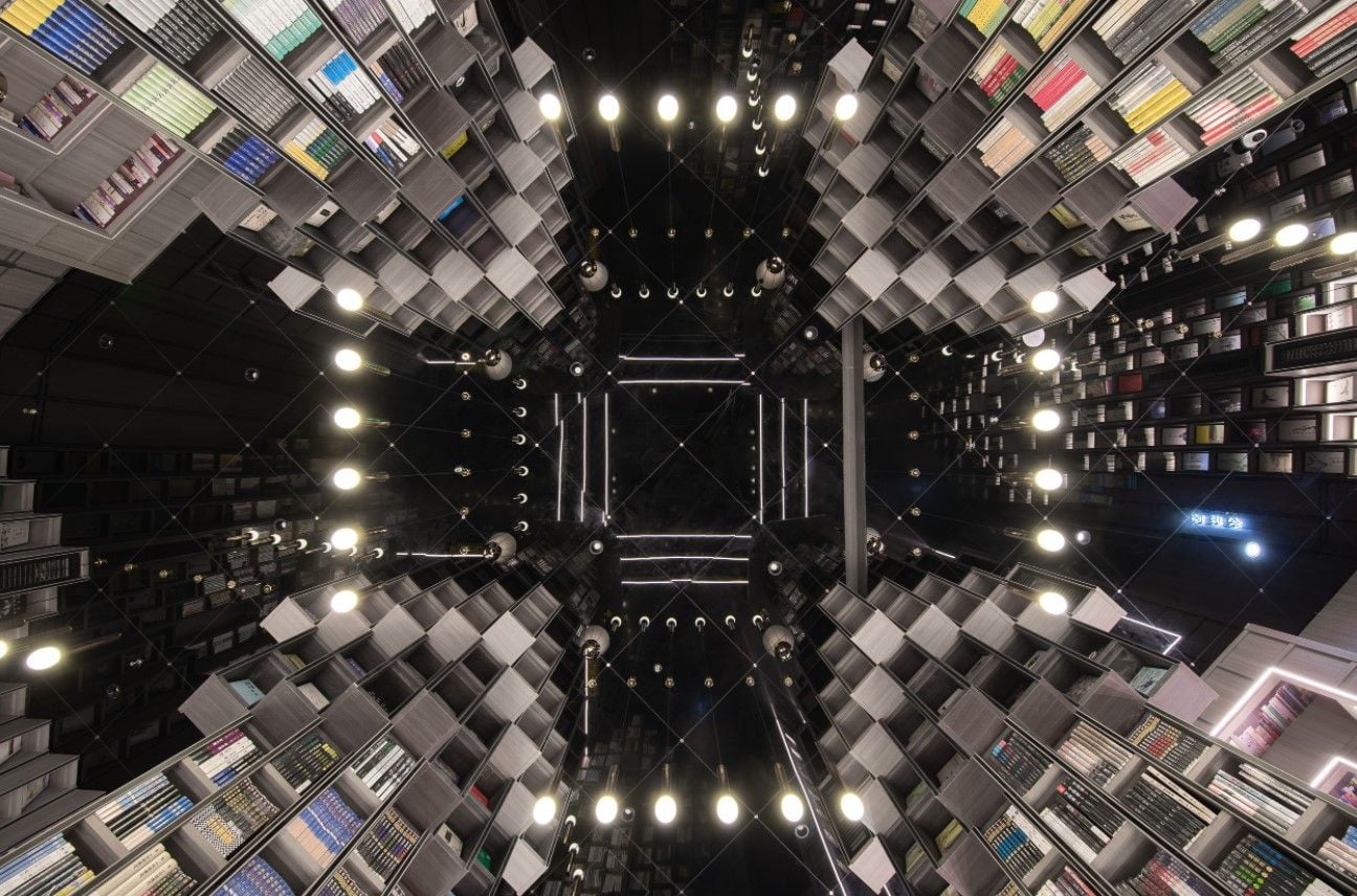 View up at the Shenzhen Zhongshuge Forum Room's mirrored ceiling reveals a fantastic kaleidoscopic effect.