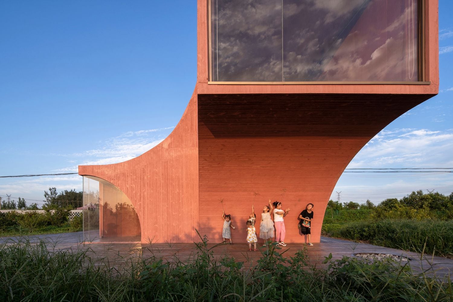 “Peach Hut” Brings Contemporary Architectural Geometries to Rural China