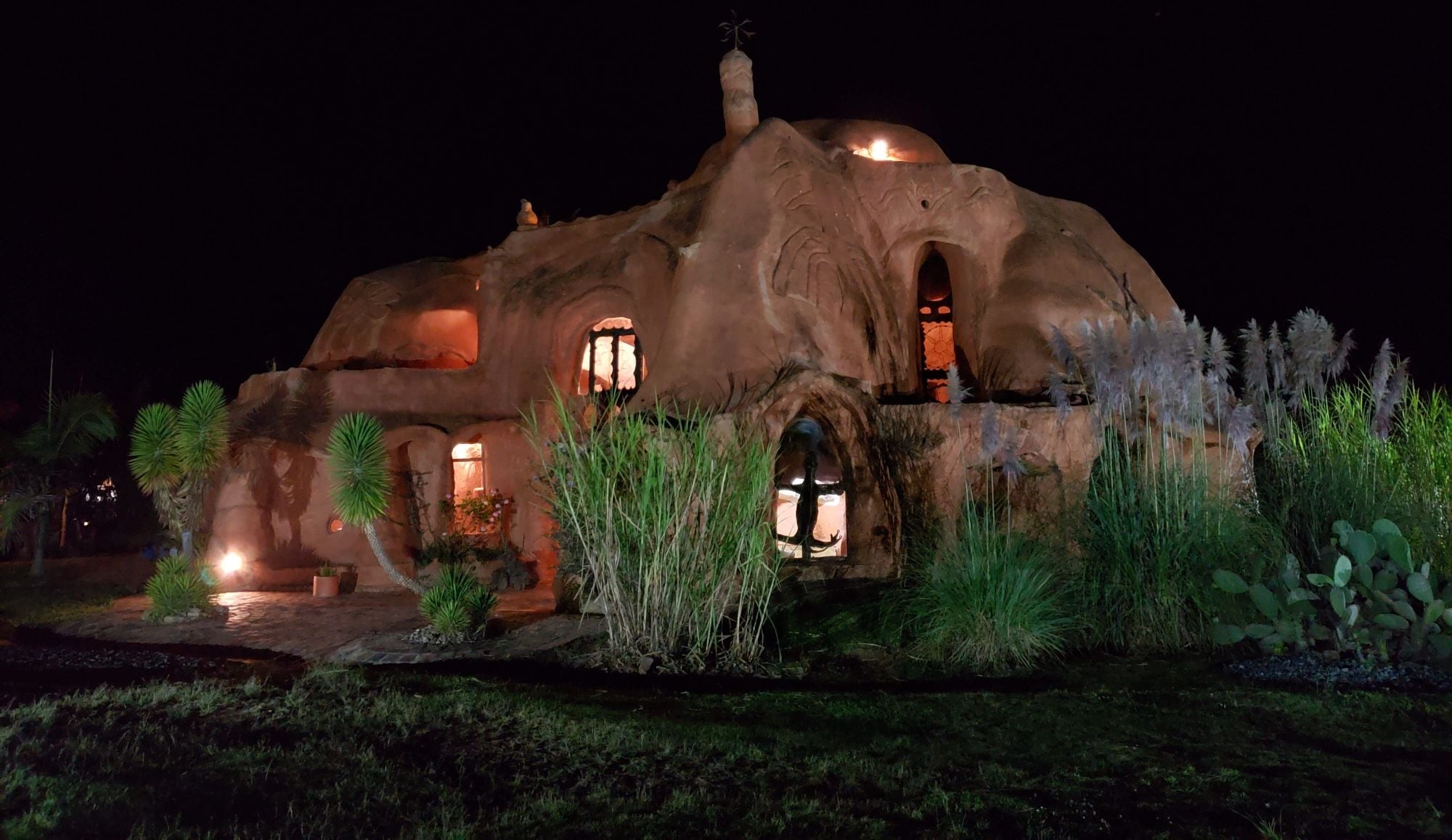 Inside the Casa Terracota, an ultra-sustainable clay home by Octavio Mendoza 