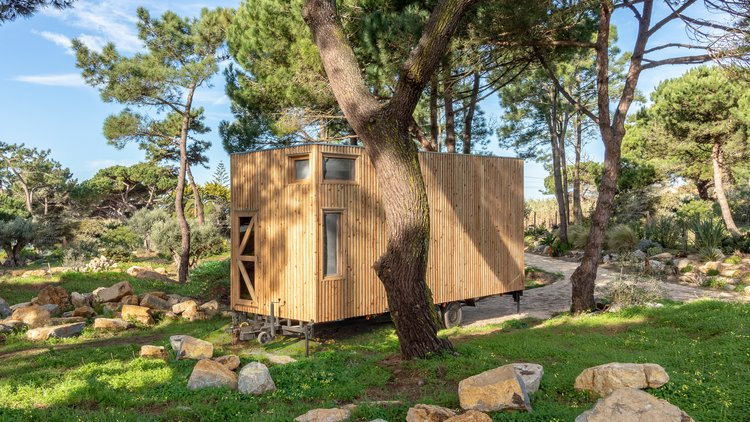 Madeiguincho’s Newest Mobile Tiny Home is a Sustainable Wooden Wonder