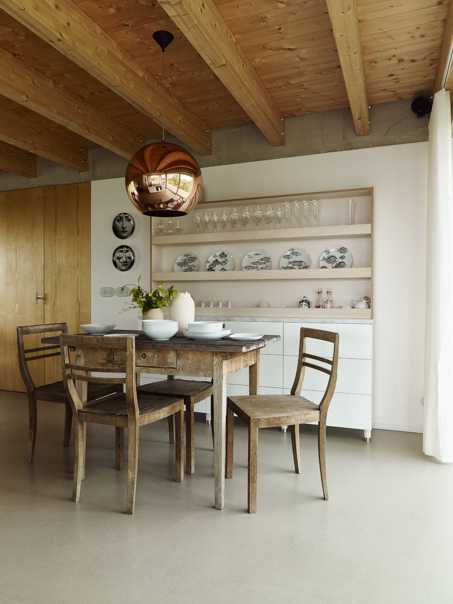 Inside the house itself, simple rustic furnishings and ample natural light are the stars of the show. 