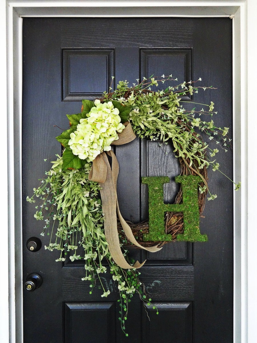 DIY early bloom wreath from Etsy seller Annabelle Eve Designs.