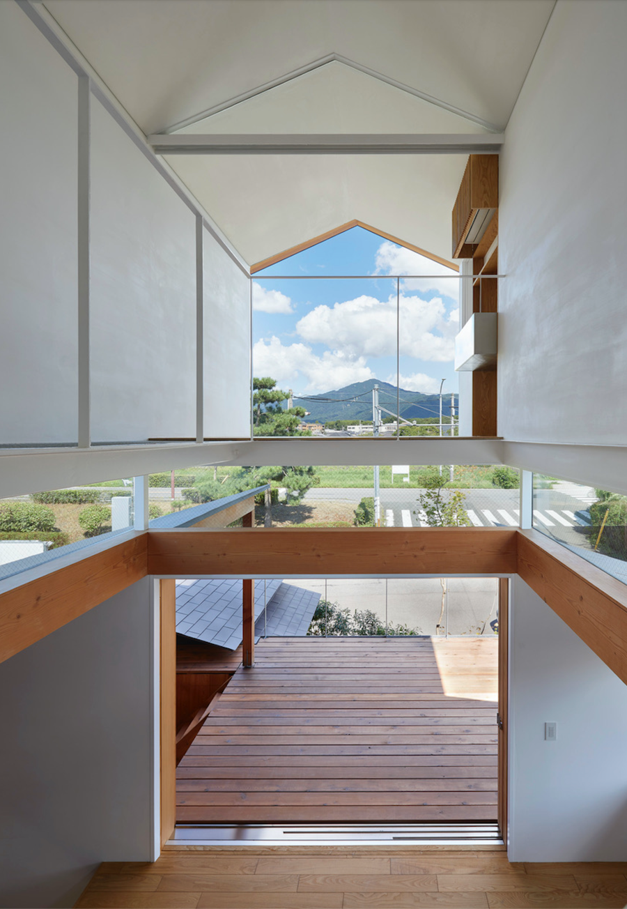 Large glass sections of the House in Shimogamo's walls amplify its connection to the outdoors.
