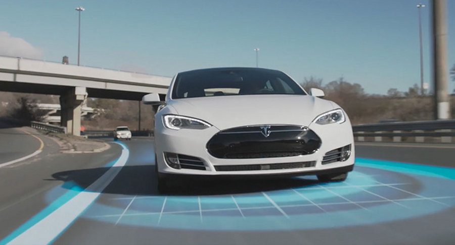 The Beta v9 version of Tesla's FSD system scans the car's surroundings to steer it the right direction. 