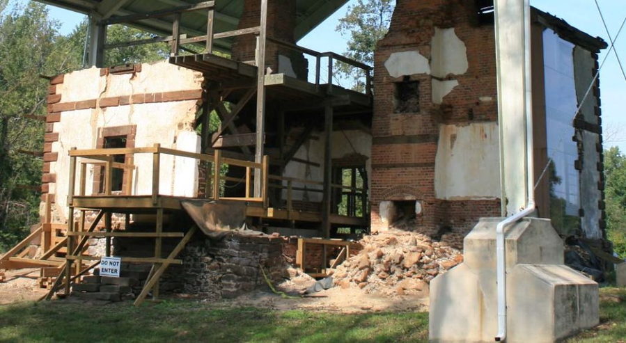 By the time the Menokin Foundation got a hold of the Lee house in 1995, it was pretty much totally in shambles. 
