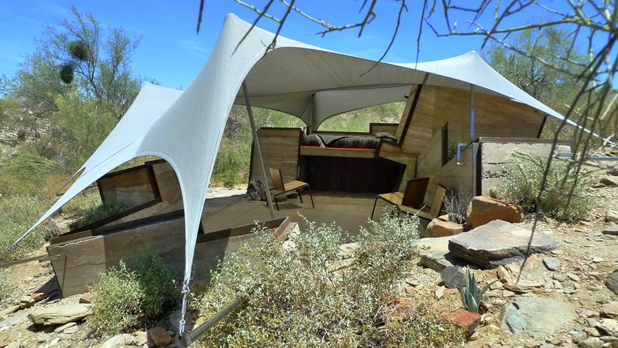 Taliesin student Simon de Aguero's Wide-Open Desert Home