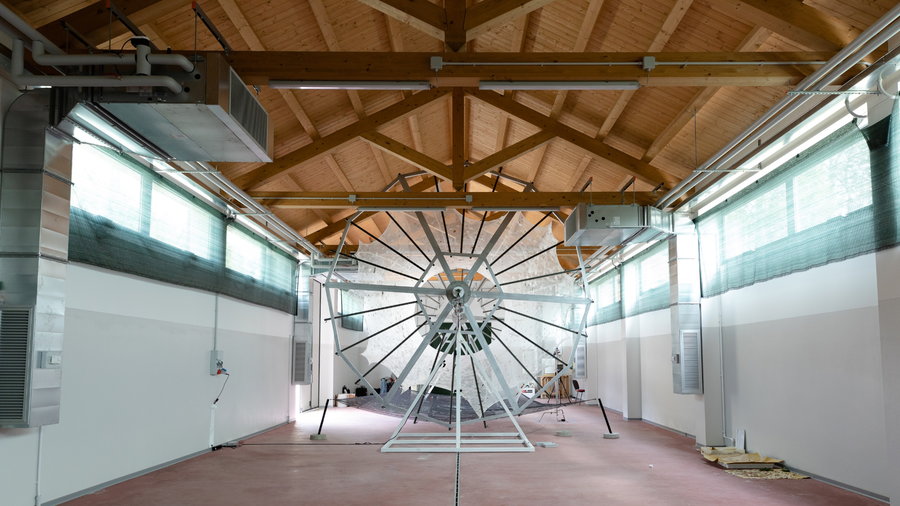 A large kinetic jig worked in tandem with the silkworms to create the finished pavilion.  