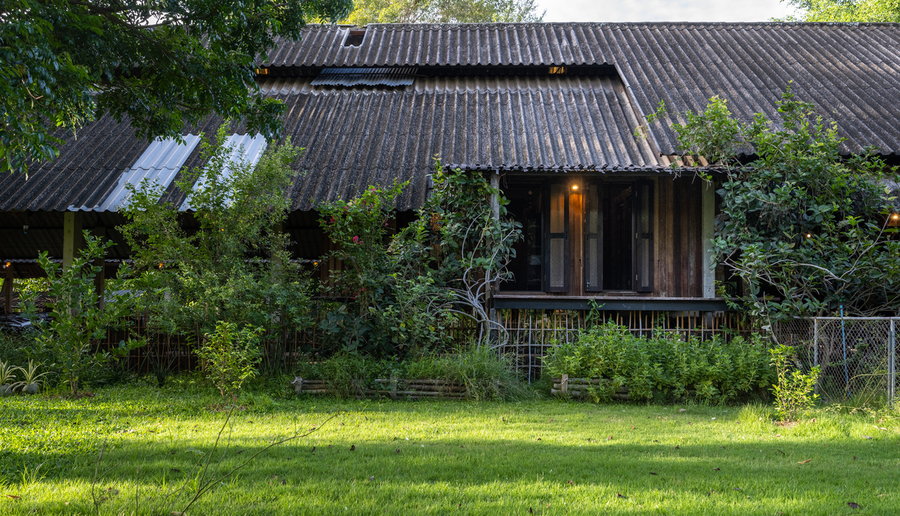 Terraced rooftop of the original pigsty gives the Kha-Nam Noi house lots of natural ventilation. 