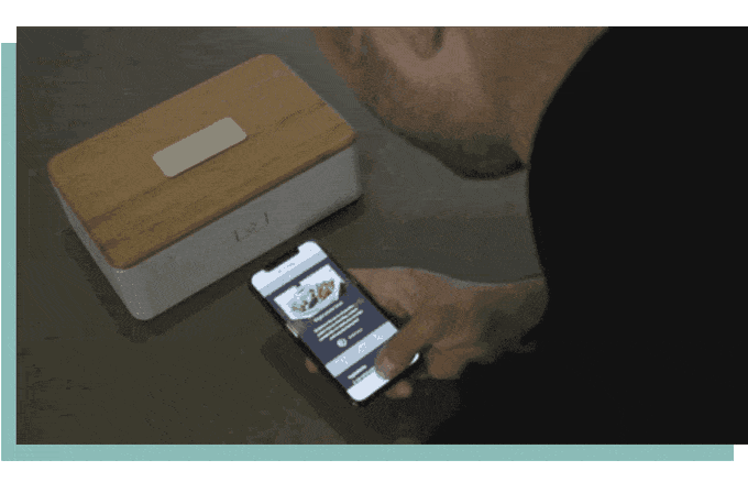 Man uses his smartphone to heat up the food inside his Heatbox 
