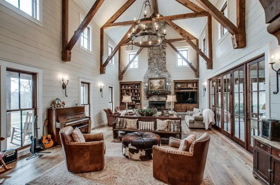 Spacious ground-floor living room in Miley Cyrus' former Nashville ranch.