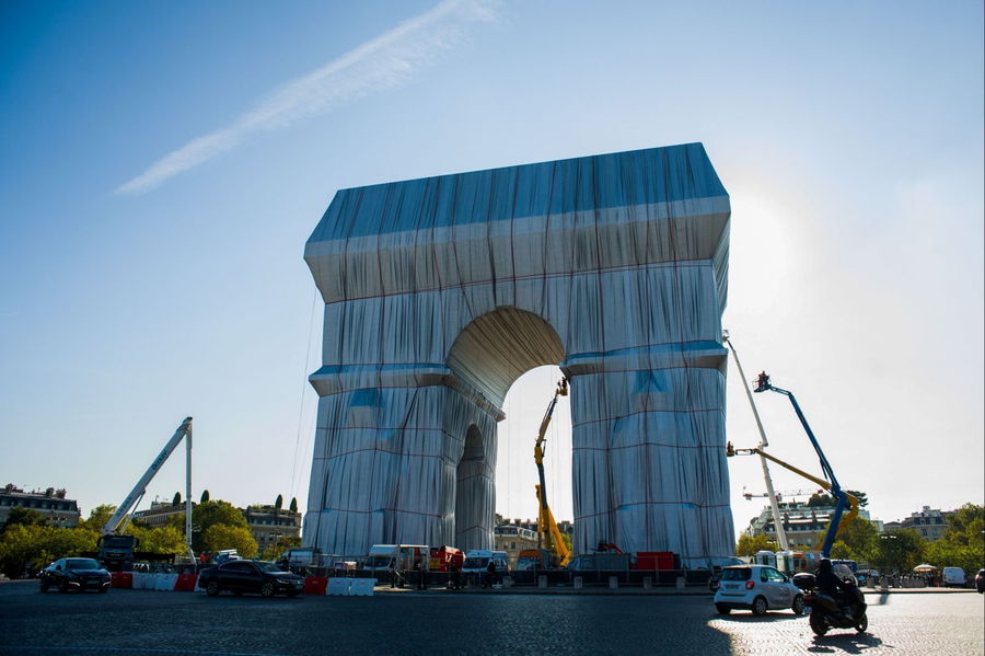 Cranes work hard to bring Christo's vision of a wrapped-up Arc de Triomphe to life.