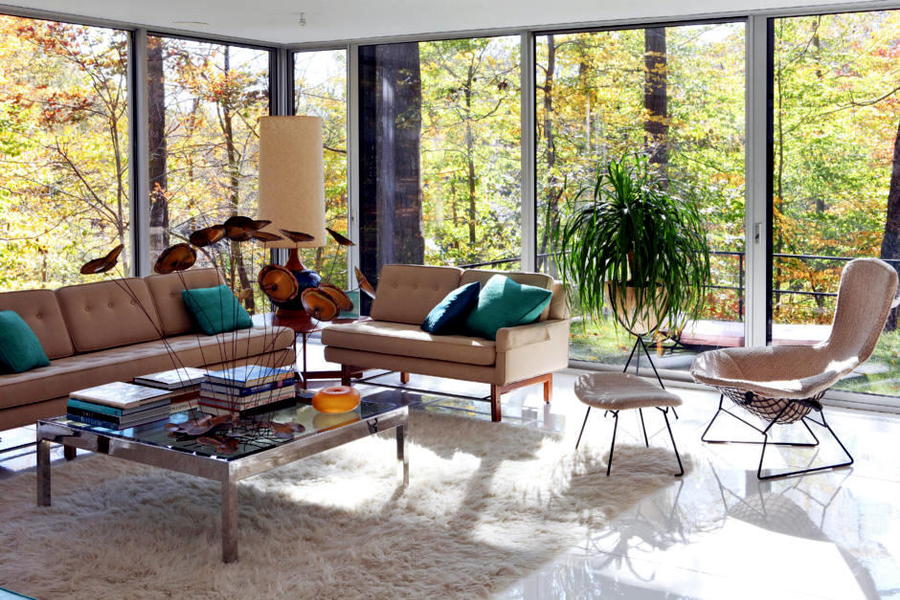 This interior design takes advantage of the room's huge windows and ample natural light.