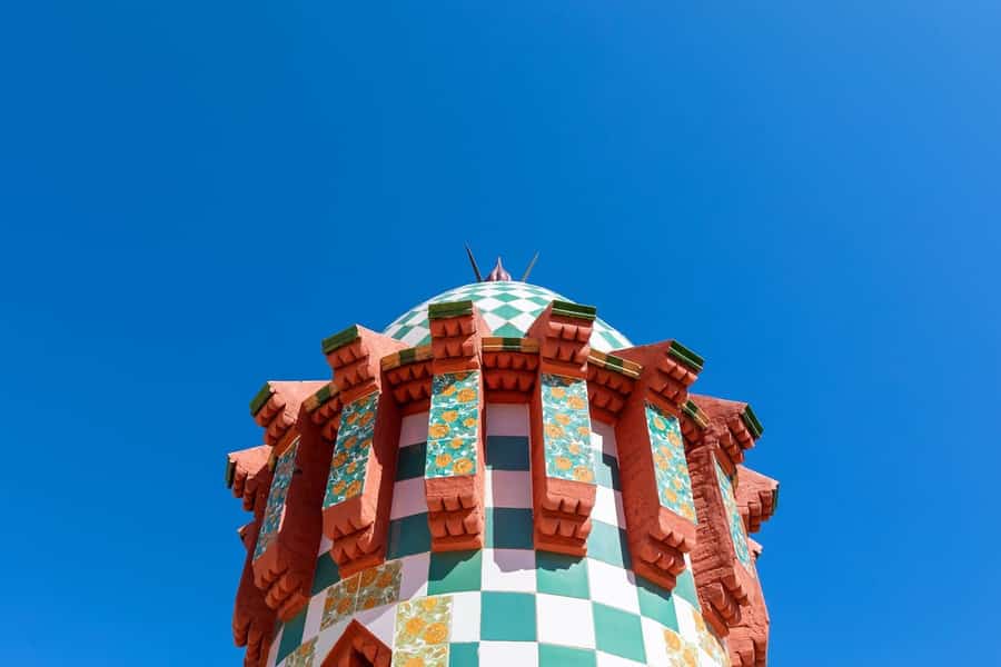 Close-up of the maximalist detailing that makes up the exterior of Antoni Gaudí's historic Casa Vicens.