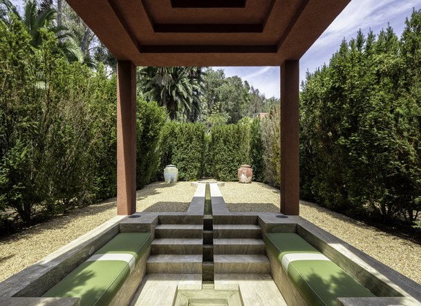 A serene conversation pit area in the LA Legorreta mansion's outdoor garden area. 