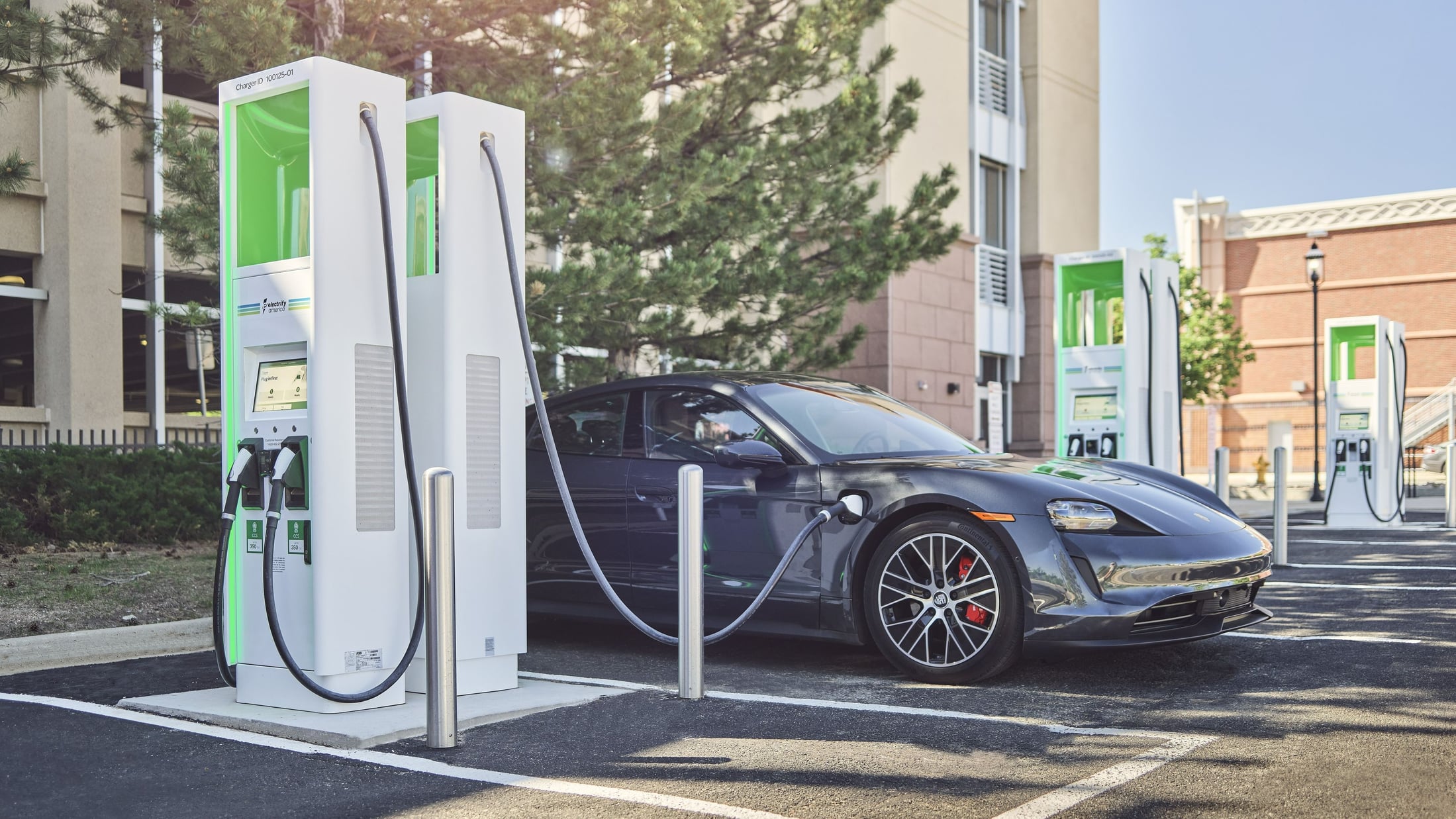 Here Are the Best Electric Vehicle Charging Networks Available