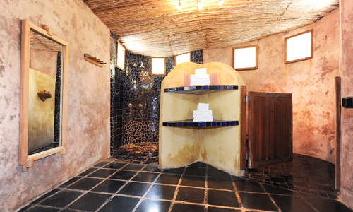 One of our Jungle Garden bathrooms