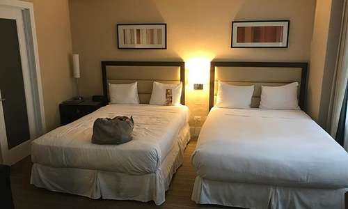 And we have arrived!!!! Better enjoy this room as it's motels from now on... #chicago #raffaellohotelchicago #america #route66 #littleandlargedoroute66