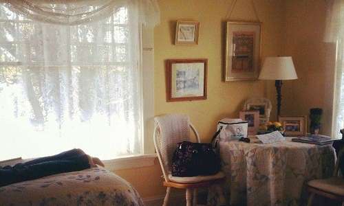 Okay.. there's too much cute vintage stuff. Expect photo spam. #yellow #vintage #lacecurtains #antique #briarroseinn