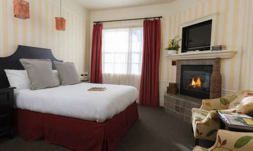Queen guest room at Inn at Sonoma Queen guest room at Inn at Sonoma