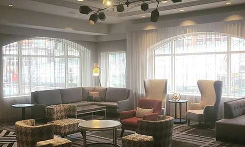 I am IN LOVE with this ecclectic hotel lobby design! I would never put this together myself, but this space seamlessly fuses modern and traditional design and balances bright, solid colors with bold, action patterns. And, look at that ceiling and chandelier!!???? #impressed