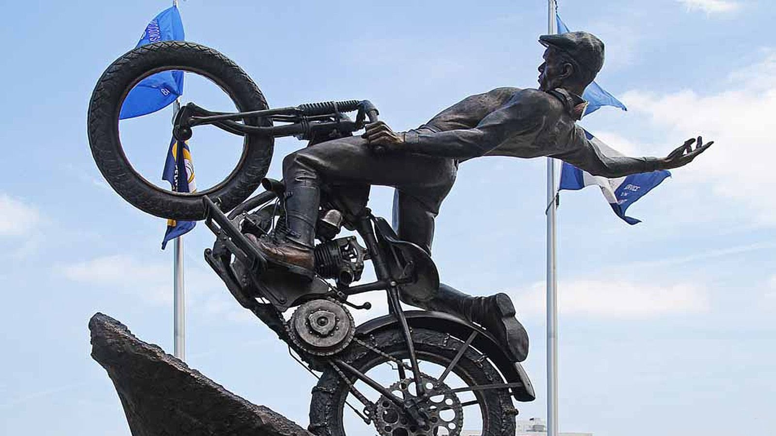 Bronze Hill Climber Statue is a Masterpiece of Masterwork Hdforums