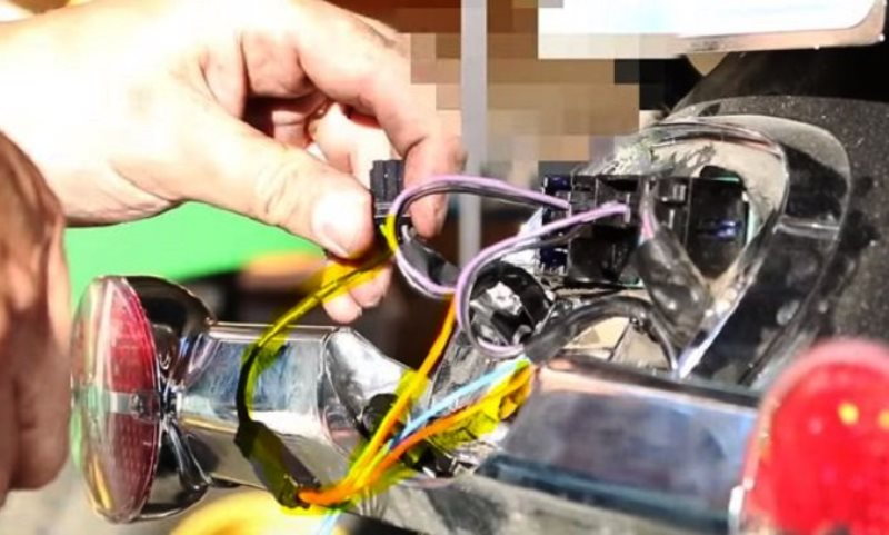 Insert the yellow-red wire from step 4 into slot 2 of the fender tip harness and plug the harness back into the port in the housing
