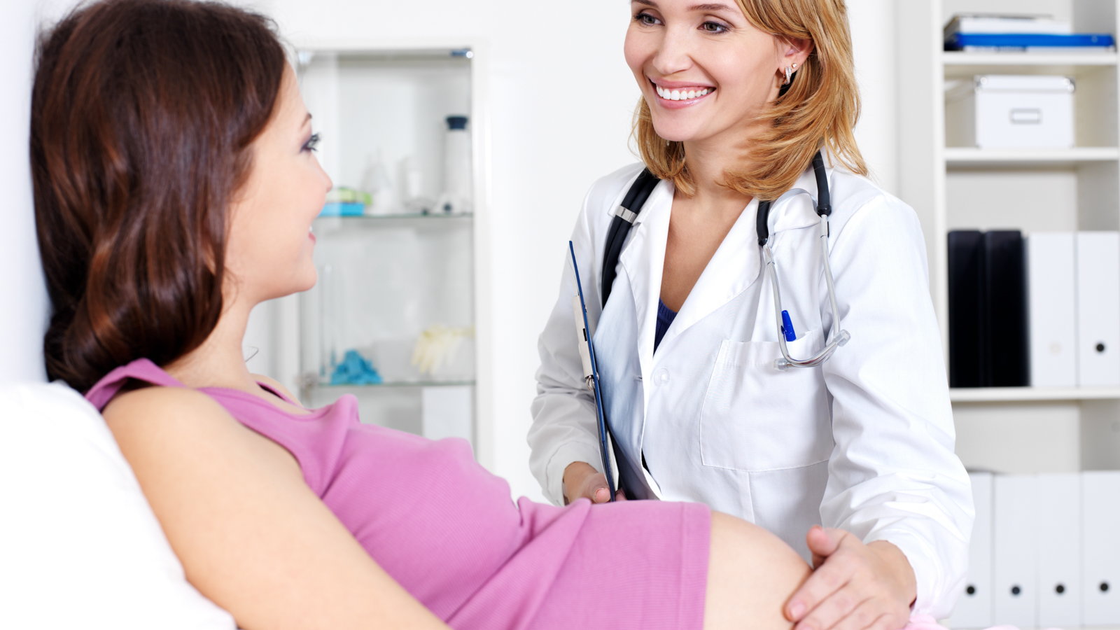 doctor talking to pregnant woman